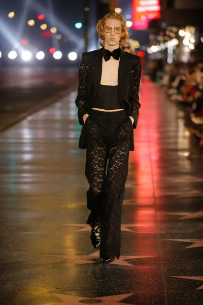 Look 19